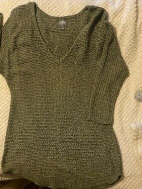Soho Olive Green V-Neck Short Sleeve Knit Top